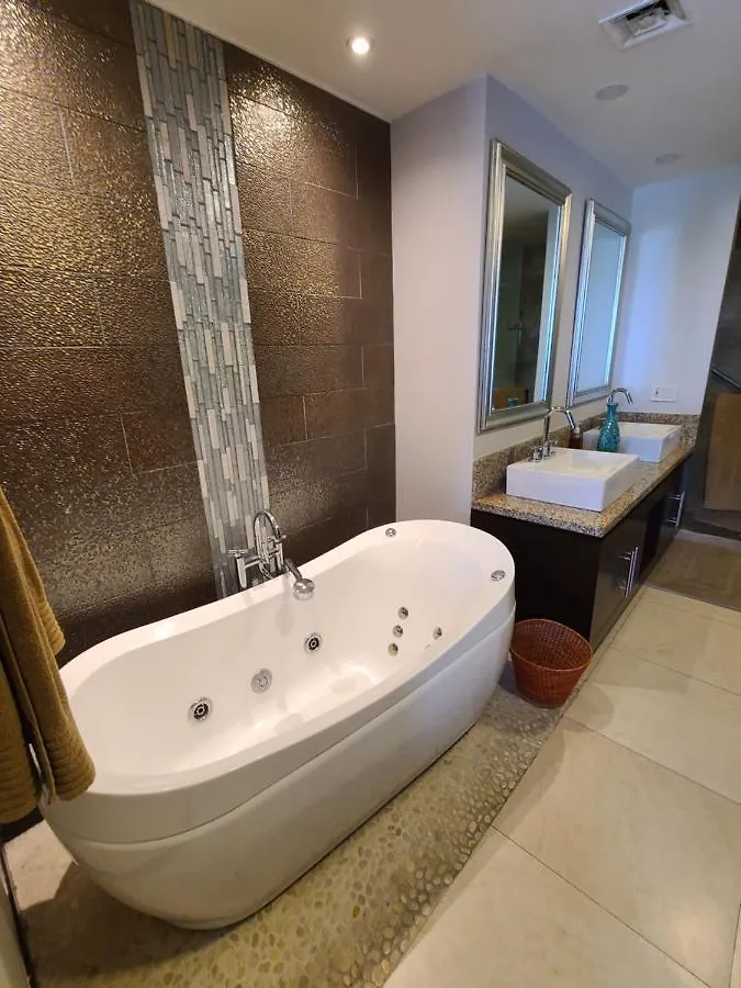 Peninsula Condominiums, Hotel Zone, Pv 푸에르토 발라타